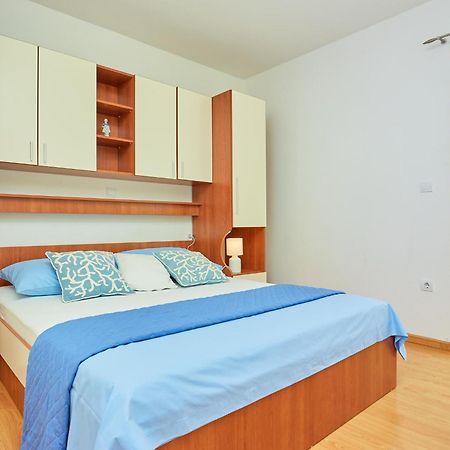 Apartments Zelic Tučepi Екстериор снимка