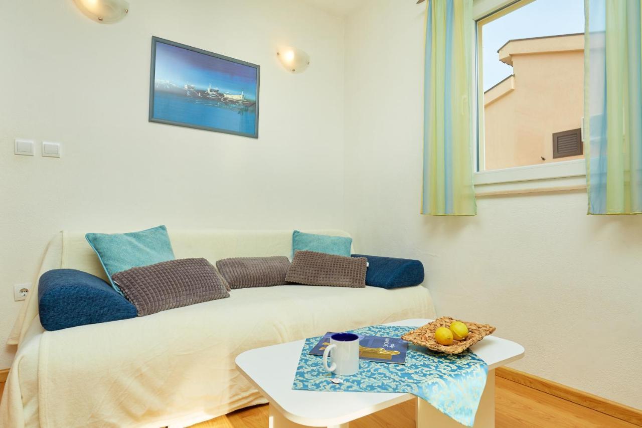 Apartments Zelic Tučepi Стая снимка