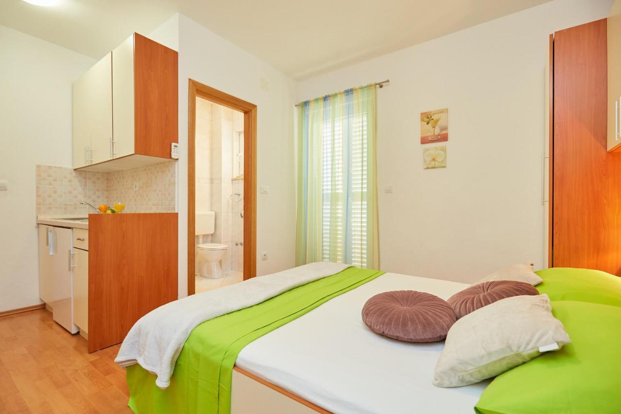 Apartments Zelic Tučepi Стая снимка