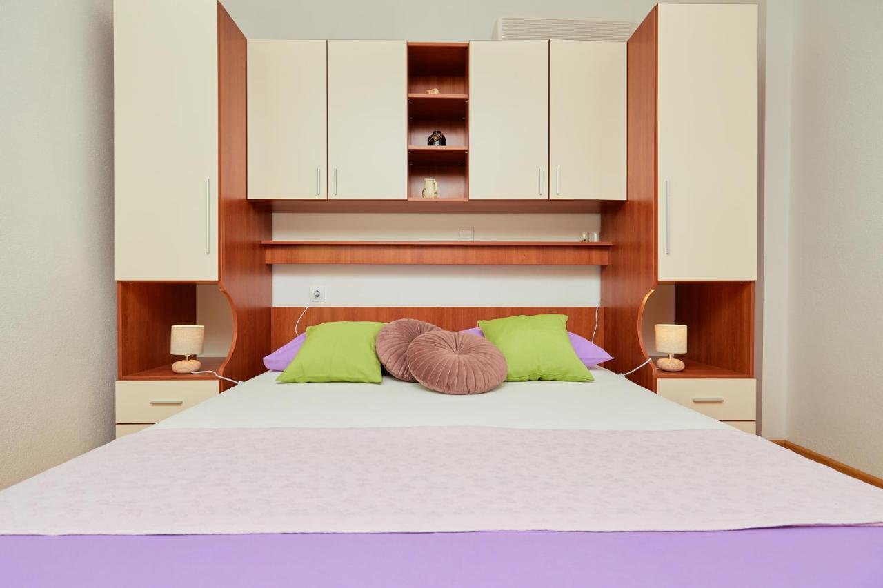 Apartments Zelic Tučepi Стая снимка