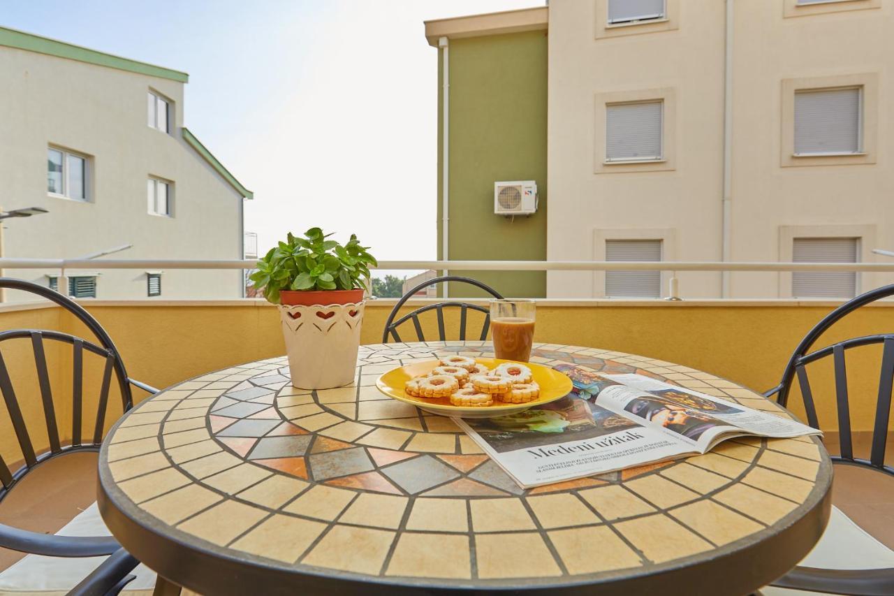 Apartments Zelic Tučepi Екстериор снимка